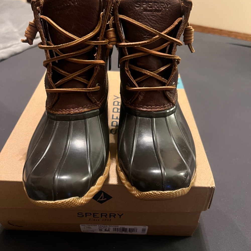 Sperry Leather Saltwater Duck Tan/Dark Brown Women’s 6M Boots, good condition - Picture 4 of 9